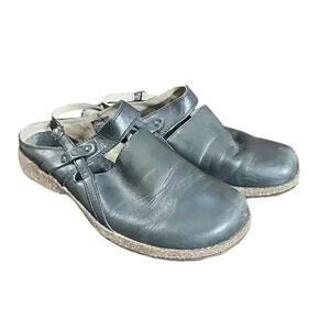 Teva Women's Leather Clogs.  Size 8